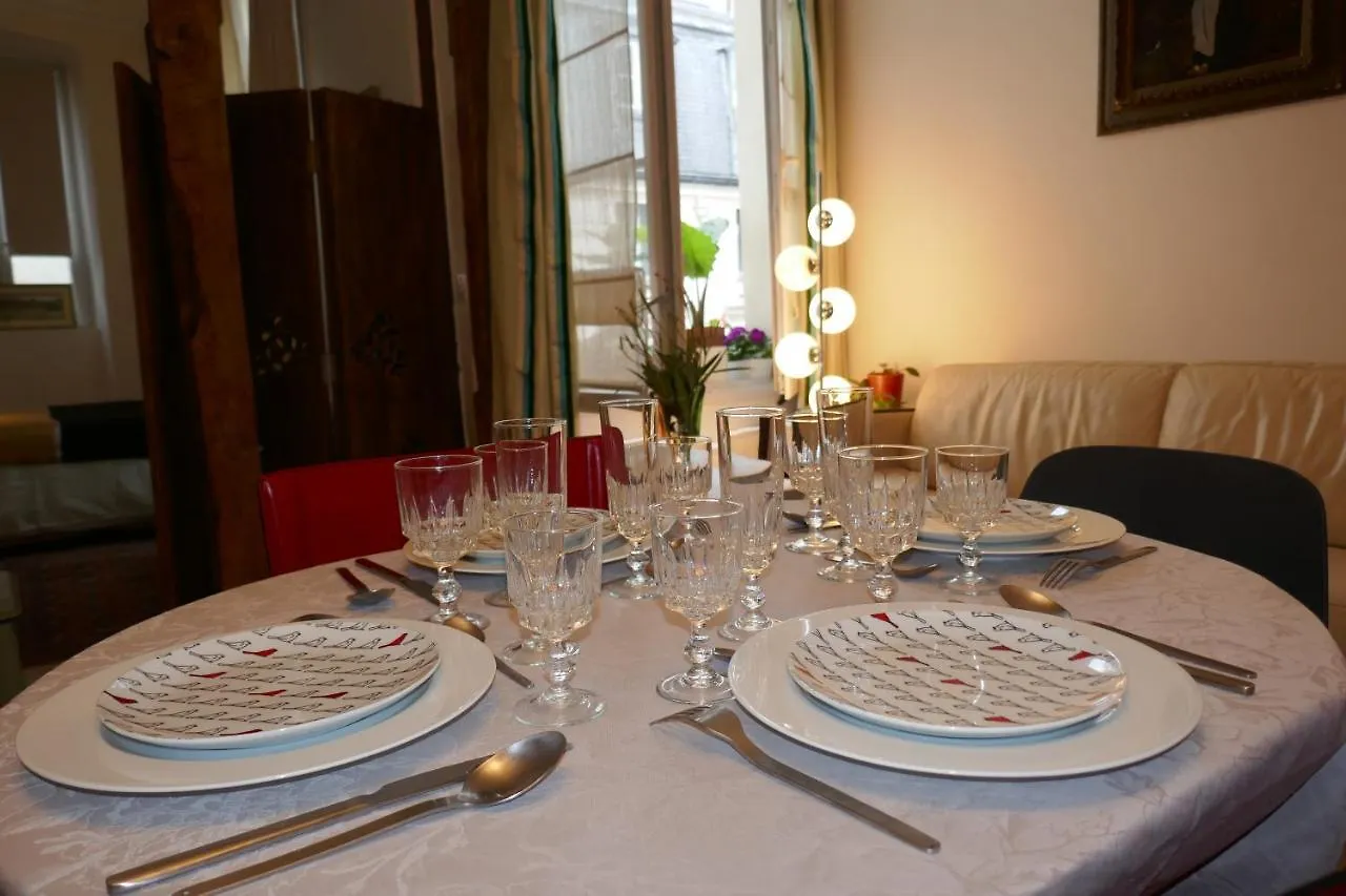 Appartment Near Louvre, Central 파리 0*,  프랑스