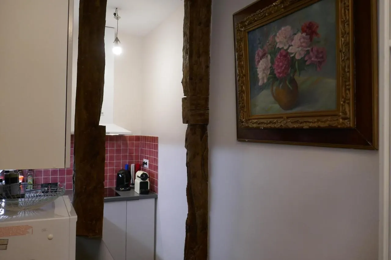 Appartment Near Louvre, Central 파리 0*,  프랑스